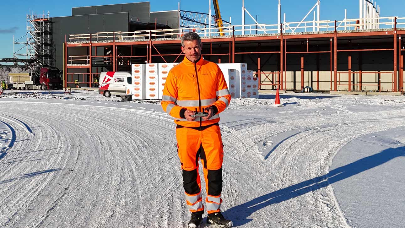 Prosjektleder i Ragn-Sells Peter Sundb&oslash; Norreen er forn&oslash;yd med fremdriften i byggeprosjektet. (Foto: Ragn-Sells)