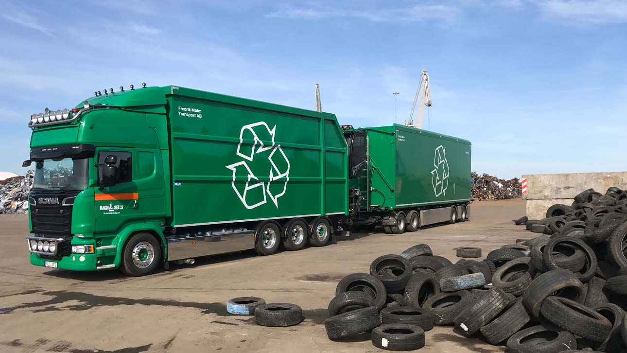 P&aring; oppdrag fra Norsk Dekkretur (NDR) samler Ragn-Sells Autoparts inn og gjenvinner kasserte dekk i Norge. (Foto: Ragn-Sells)